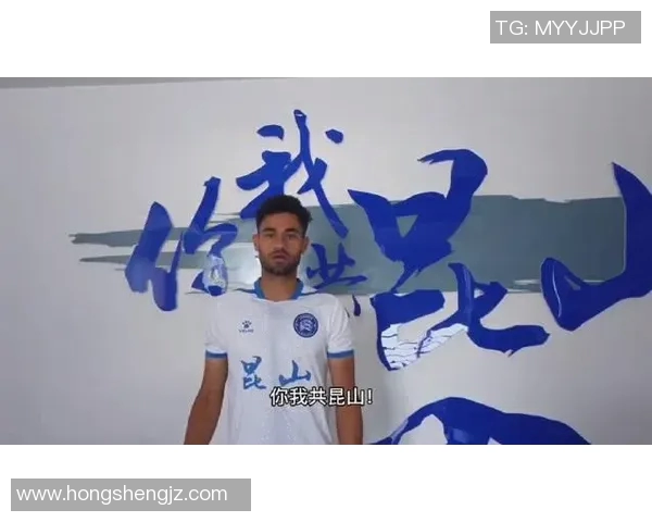 足球明星的奋斗历程与背后不为人知的感人故事